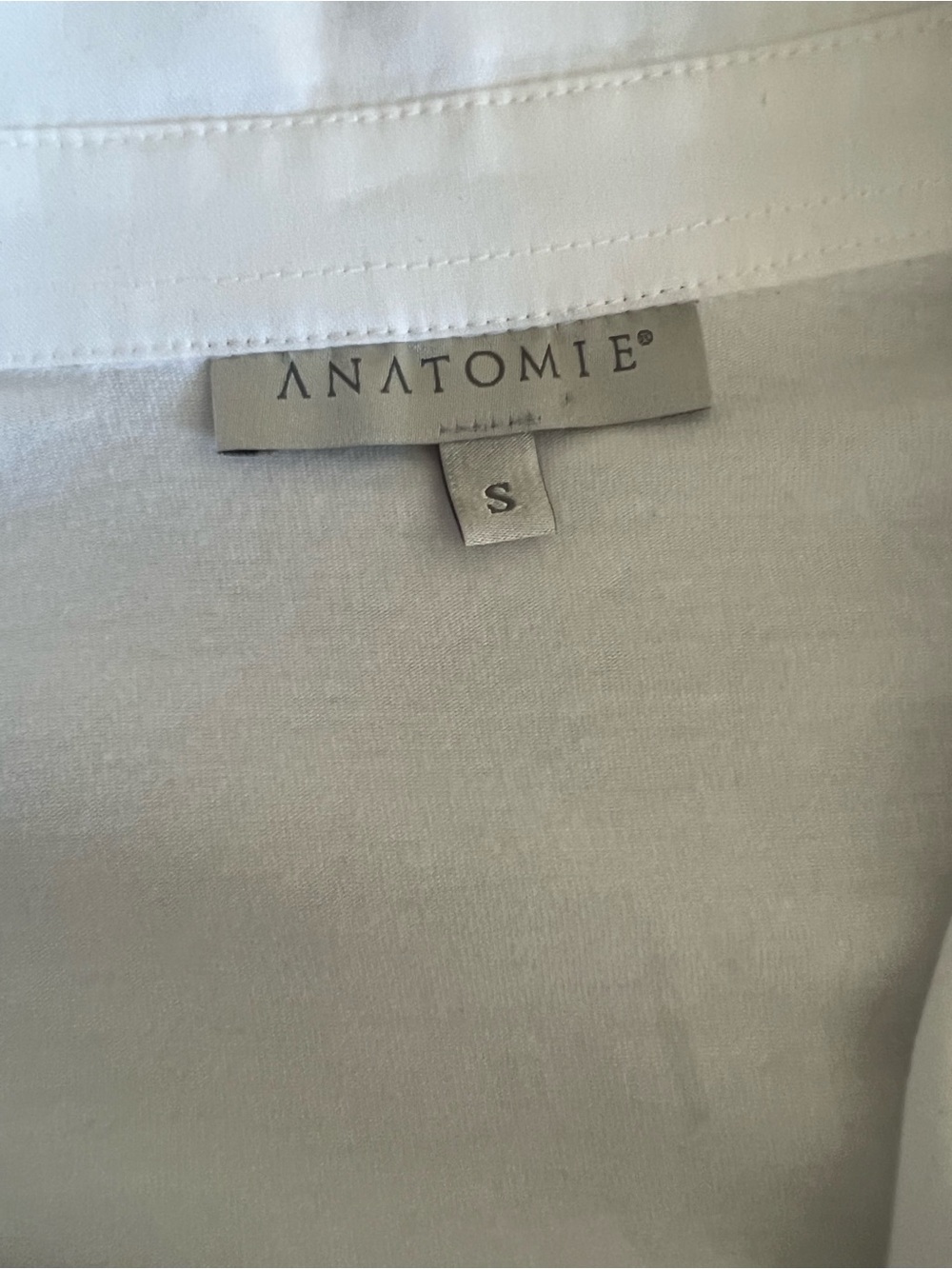 Anatomie women’s classic white button down travel top. - Picture 4 of 7